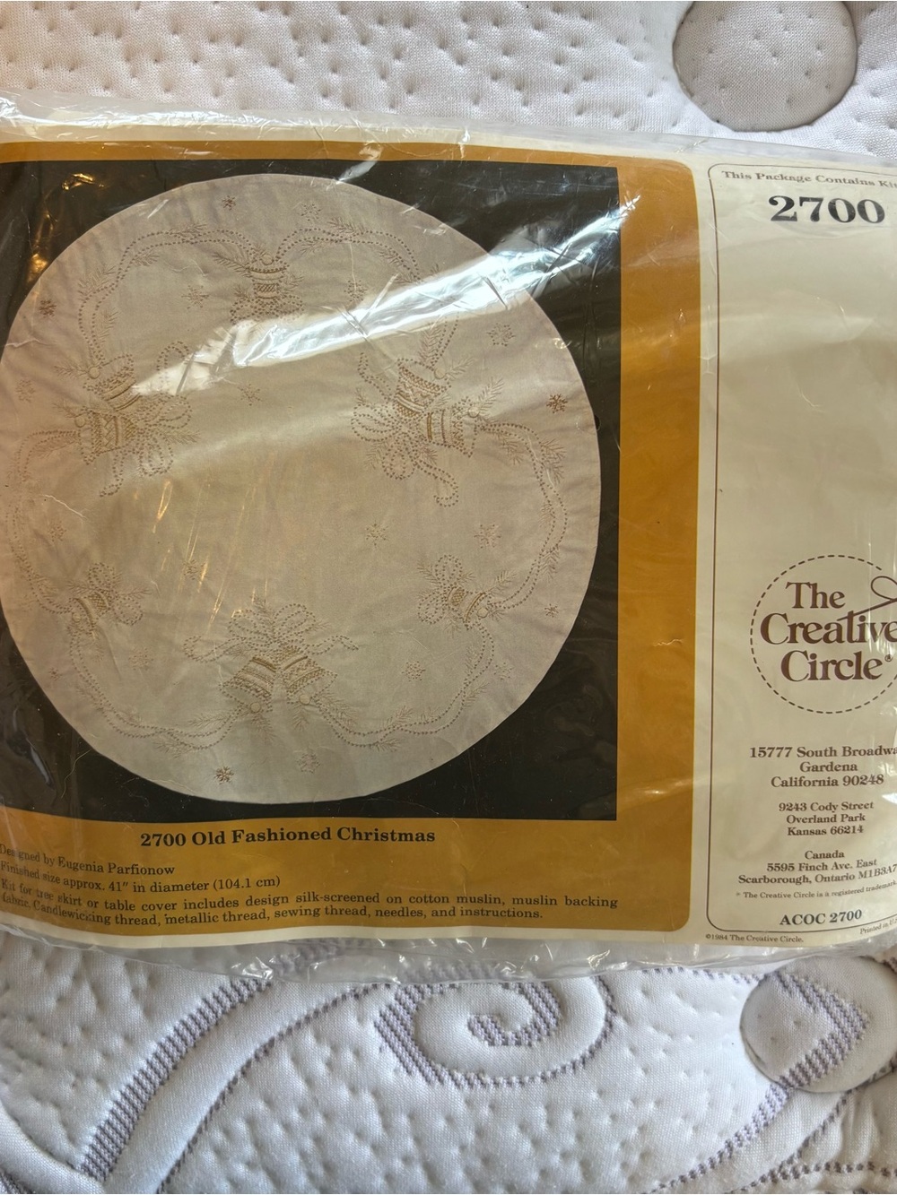 Vintage The Creative Circle 'Old Fashioned Christmas' Table Cover Tree Skirt